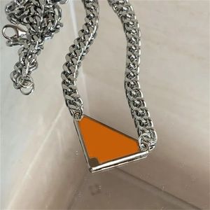 Designer Silver Color Mens Necklace Women Triangle Letters Love Trendy Punk Men Emamel Cool Street Womens Pendants Halsband Damkedjor Luxury Jewlery Q14