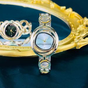 Womens Quartz Watch with Hollow Flower Pattern Water Diamond Armband Niche Light Luxury and Versatile Womens