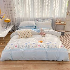 Bettwäsche -Sets Hochwertiges Baumwollset 1 Duvet Cover 2 Hüllen Cartoon Sky Blue Blum Muster Design 16 Sizescustomizable H240521 4VDM