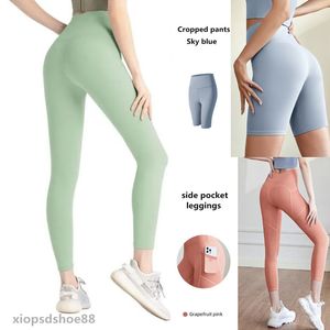 2024 Yoga Pantolon Hizalama Taytlar Kadın Şort Kırpılmış Pantolon Kıyafetleri Lady Sports Ladies Pantolon Egzersiz Fitness Giyim Tayt Çayıkları Slim Yoga Giysileri Çalışan Kızlar