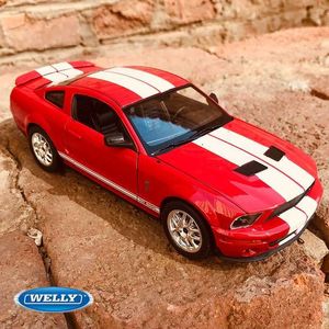 Diecast Model Cars WELLY 1 24 2007 Ford Mustang Shelby Cobra GT500 Alloy Car Model Diecasts Metal Sports Car Model Simulation Collection Kids Gifts
