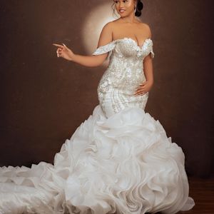 ASO EBI 2024 Suknie ślubne syreny z kości słoniowej Florals Kryształy Kryształy Satynowe oszałamiające suknie ślubne sukienka ZJ033
