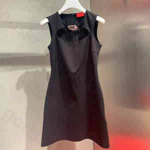 Moda Hollow Black Dress Women Women Design retrô de verão fino vestido sexy com zíper de cintura alta