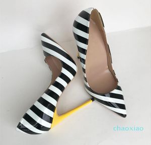 Designer Sapatos de calcanhar listrado Sapatos de moda Ladies Sapatos pretos listras brancas de pé pontudo
