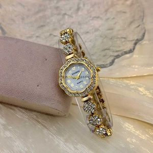 New niche luxury wristwatch flower shaped small fashionable temperament bracelet womens watch