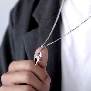 Pendant Necklaces 3D Thunder Light Pendant Necklace for Mens Stainless Steel Necklace Geometric Diamond Charm Hip Hop Sweater Necklace d240531