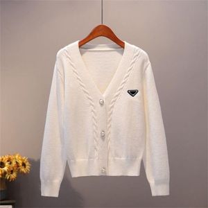 2023女性のセーターデザイナー秋/冬の新しいファッション刺繍VネックニットクラシックカーディガンコートニットファブリックサイズS-XL