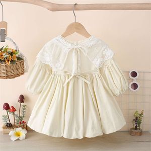 夏の女の子1-6歳の白いプリンセスレースネックラインファッションパフスリーブプリネスドレス