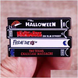 Acessórios para desenhos animados Coleção de filmes de terror Fita de vídeo Pin Pin Halloween Film VHS Tapes Badge Broche Backpack Decoração Jóias BJ Otcdu