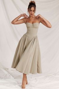 2024夏のデザイナー女性スカートフレンチヴィンテージマキシドレスコートスタイルセクシーウェアホルタードレス花柄のソリッドカラー新しいドレス2C6 F0F