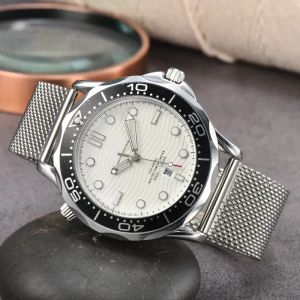 Gorące zegarki Omeg na nadgarstki dla mężczyzn 2024 NOWOŚĆ ZWEDNIKÓW MENSKICH Trzy igły kwarcowe Watch Wysokiej jakości najlepsza luksusowa marka