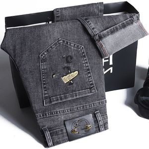 2024 New Fashion Spring Mens Slim Elastic Jeans Bee Embroidery Business Denim Pants Classic Style