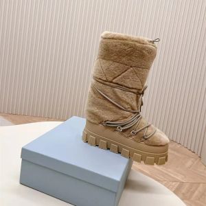 أحذية مصممة أحذية الثلوج للسيدات الأزياء ذات العلامات التجارية تسمان منتصف طول الساق قصيرة الساق أحذية المرأة لأسفل حذاء القمر الشتاء أحذية الشتاء