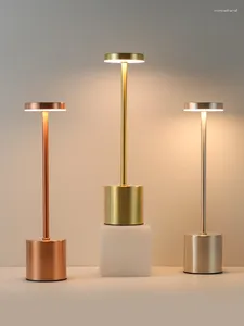 Lampy stołowe do ładowania lampy LED BEZPIECZEŃSTWA biurko 3 Kolory Steples Dimming Portable Light Dinner Restaurant Decor sypialnia