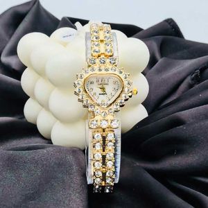 Popularne zegarki damskie zegarki modowe modne temperament Diamond Inkrustat Water English Na rękę zegarki damskie