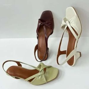 Кожаный квадратный шпионец Bury Sandals Toe 2024 Bowknot с открытым носком среднего каблука