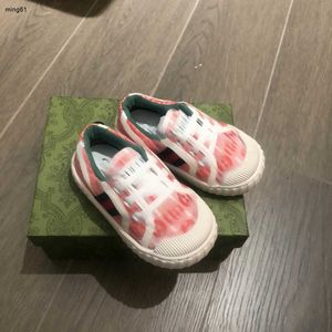 Marke Kleinkindschuhe gestreiftes Band Design Babyschuhe Größe 20-25 Box Verpackung Kinder Designer Schuh Red Logo Print Kleinkind-Wanderschuh 24may