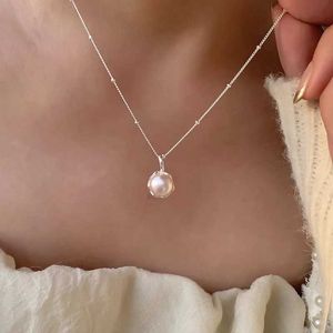 Pendant Necklaces New Trend Fashion 925 Silver Pearl Simple and Elegant Thin Chain Pendant Necklace Womens Jewelry Pendant Wholesale d240522