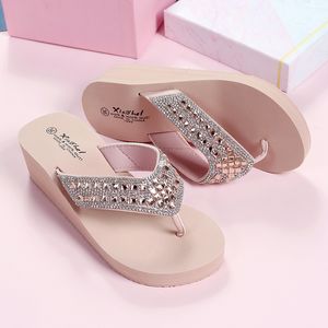 Masowe diamentowe sandały dla kobiet potrójne czarny biały różowy platforma platforma zjeżdżalnia damskie Flip klapki plażowe buty zewnętrzne