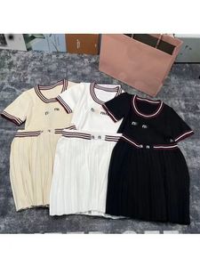 Knitted Women Jumpers Tops Skirts Set Luxury Designer Letters Contrast Color Tees Pleated Skirt Outfit Elegant Casual Daily Woman Knits Shirts Dress Set