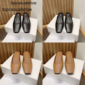 TOTEME CLOGS L Sandalet Terlik Tasarımcı Kefal Ayakkabı Düz ​​Alt Sıradan Terlik Minimalist Rüzgar Plaj Ayakkabıları Elbise Ayakkabıları 1JHF