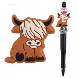 Ny ankomst Cartoon Highland Cow Focal Pärlor Mjuka silikonpärlor för penna gör penn charms personliga fokalpärlor Anpassade penn charms design