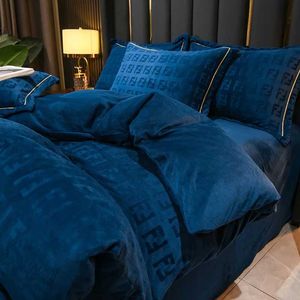 Постилочные наборы роскошные 3D -пушистые кристаллические бархатные постельные принадлежности теплые пуховые одеяло с вышивкой.