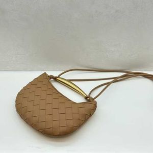 حقائب مصممة جلدية متعددة الاستخدامات سردين المنسوجة للنساء المتقدمة يدوية الزلاب