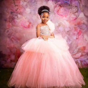 2024 ASO EBI Pink Flower Girl Dresses Birthday Party Dress Illusion Sheer Neck Rhinestones Beaded Tiered Tulle Bow Pärlor Dekorerad prinsessklänning för äktenskap F134