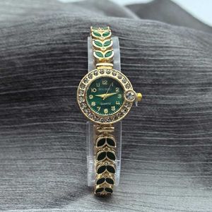 Neue Mode und Temperament Populär und vielseitige Frauen Uhren Nische hohe Luxus -Diamant eingelegtes Armband Uhr Quarz Uhr