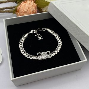 Lyxdesigner armband med diamanter Klassiska bokstavsarmband Fashion Quality Armband Fina presentsmycken