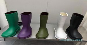 Kvinnor Rain Boots Fashion Knehigh Tall England Style White Black Green Waterproof Welly Boots Rubber TPU Rainboots Water Shoes RA4822022