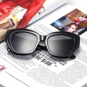 Moda Tasarımcısı GGCCC Marka Güneş Gözlüğü Erkekler ve Kadınlar Moda Giydirme Moda Giyim Tasarımcı Çantalarla İsteğe Bağlı Görünüyor Yusufçuk Renkli Şubat 0808