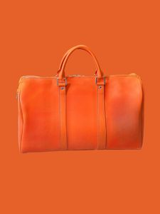 Orange färg läder män duffelväska för kvinnor resväskor män hand bagage rese väska män pvc läder handväskor stora korskroppar totes