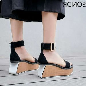 Women zamsz 2024 Sandały palców skórzany pasek Kurek platforma klinu klinowe buty na wysokim obcasie Slingbacks 10style BE7