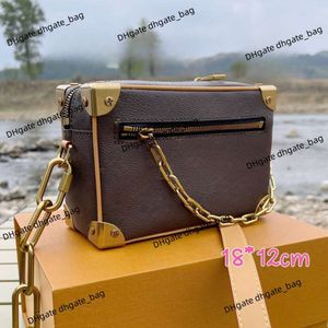 High-End Brand Bag Single Shoulder Crossbody Handväskor Purse Mens och Womens är mångsidig trendig retro Fashionabla tryckt kedja Small Square Bag Box