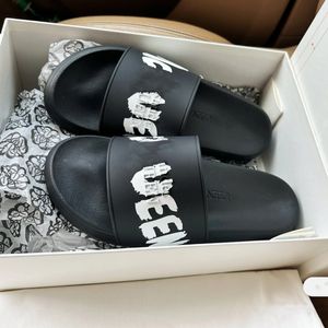 Designer AAA Slides femininos Menlas de lamentações Impressão de couro Black Shoes Black Moda Sandálias de verão Sandálias de praia Tamanho 36-45
