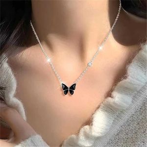Pendant Necklaces New Fashion Trends Unique Design Exquisite Temperature Color Change Butterfly Necklace Womens Jewelry Party Gifts d240531