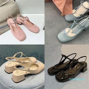 15a klänningskor sandaler kvinnor sommar mode elegant temperament patent läder kvinno sko grunt mun hög klack singel sandal svart rosa blå brun med låda