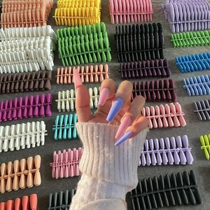 False Nails 24pcs Mescola Colori opachi Matte Super Long Cover Copertura Full Nail Press su punte per le unghie artificiali artificiali