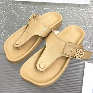 سهولة الصنادل Flip Flop Slieser Slippers Slippers Women Genday Genely Leather Outdoor Flats Summer Summer Beach Sandale Slippers Lazy Scuffs with box 35-44