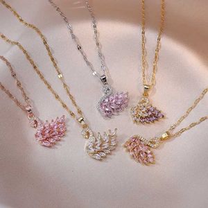 Pendant Necklaces Classic design swan zircon pendant necklace suitable for women animals pink crystal charm stainless steel necklace d240522