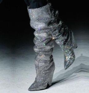 Kvinnor pekade Tip Niki 105 Lögskot med Allover broderade vita kristaller Läder knäbanan SHOW Pull On Boots Shoes2249167