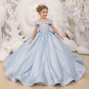 Flower Girl Dresses Sky Blue Satin con grande fiocco dalla spalla lunga gonna per il compleanno per il compleanno Banchet Princess Gowns 240515