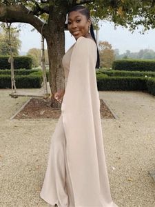 Partyklänningar 2024 Champagne Bridesmaid med Cape African One Shoulder Floor Length Mermaid Satin Wedding Bridemaid