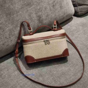 Lare Bag Lunch Box Bag Women lunch box top layer cowhide bag 2024 new gigi same simple and fashionable portable crossbody makeup bag SRTTUH