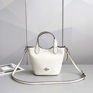 2024 Koujia Neue Mode ein Schulterwasser -Eimer Crossbody für Frauen weißer Gemüsekorb Kleine frische Instagram -Tasche