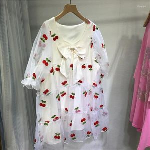 Вечеринка вышиваемая вишня милый лук свободный платье A-Line 2024 Лето-слоеное рубаш