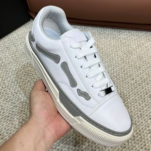 23SS Designer Bone Shape Logo Retro Leather Sports Shoes Low Top Skateboarding Shoes Shell Head Design Round Toe Buckle Pared gummitjock Sole Sneakers Storlek 38-45