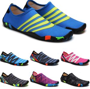 2024 Wasserschuhe Wasserschuhe Männer Männer am Strand schlüpfen und barfuß barfuß schnell trocken Schwimmschuhe atmungsaktive leichte Sport-Turnschuhe Unisex 35-46 GAI-256522